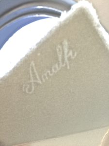 Busta 11x22cm in carta di Amalfi con filigrana con il nome Amalfi in corsivo
