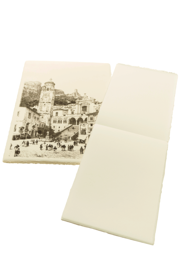 Notebook o sketchbook in bianco e nero Notebook o sketchbook in bianco e nero