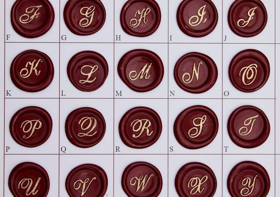 Esempi iniziali singole in corsivo inglese su ceralacca - Examples of single initials in English italics on sealing wax - TALET01