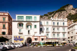 Piazza Flavio Gioia di Amalfi - Alcuni consigli su come raggiungerci e sulla mobilità