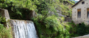 Cascata vicino alla cartiera Amatruda ad Amalfi che produce la carta di Amalfi