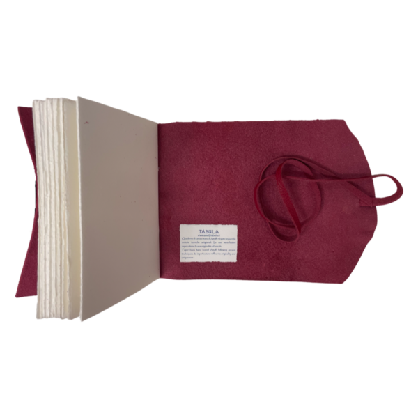 Firma TABULA sul quaderno in vera pelle bordeaux con carta di Amalfi - TABULA signature on the real burgundy leather journal with Amalfi paper