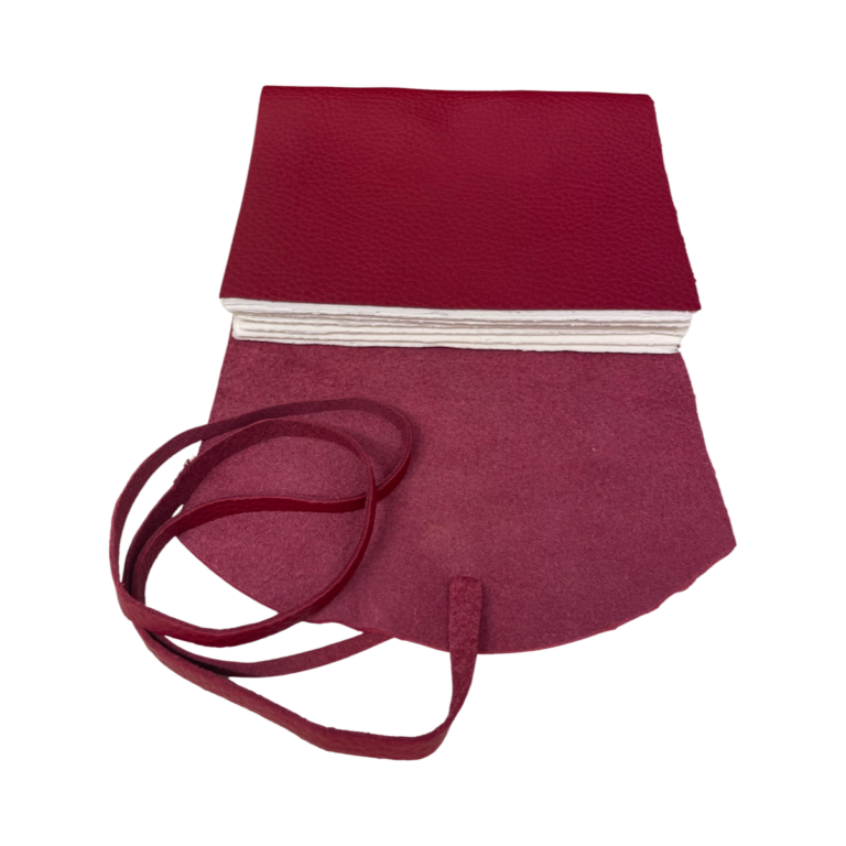 Interno pelle del quaderno in vera pelle bordeaux con carta di Amalfi - Leather interior of the journal in real burgundy leather with Amalfi paper