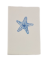 Titolo: Biglietto d'Auguri con Stella Marina Dipinta a Mano su Carta di Amalfi: Un Messaggio di Luminosità e Connessione Descrizione: Illumina le occasioni speciali con il nostro esclusivo biglietto d'auguri, dove ho dipinto a mano una stella marina su carta di Amalfi. Ogni dettaglio di questa creazione è unico e realizzato con dedizione su doppio cartoncino 12x18cm in pregiata carta di Amalfi. La luce rivela la filigrana "Amatruda" sulla carta, confermando la sua autenticità.